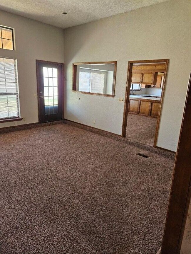 Building Photo - Coming Soon!  3 Bed 2 Bath Home in Putnam ...