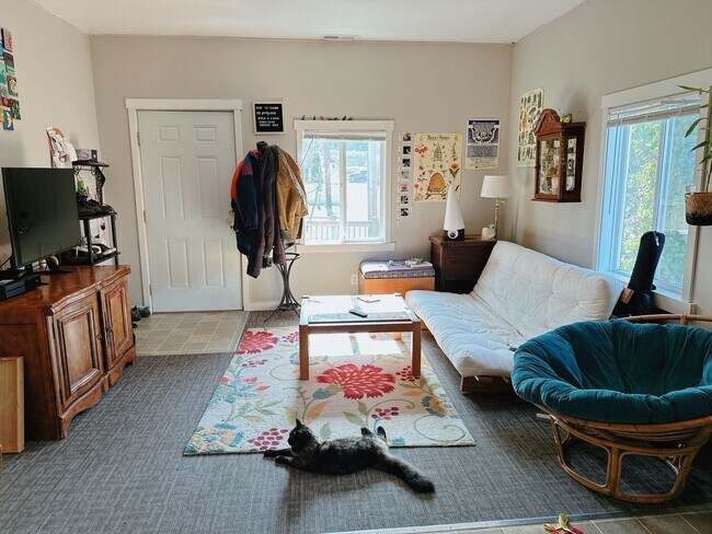 Building Photo - York Properties, LLC - 313/315 Gladstone St