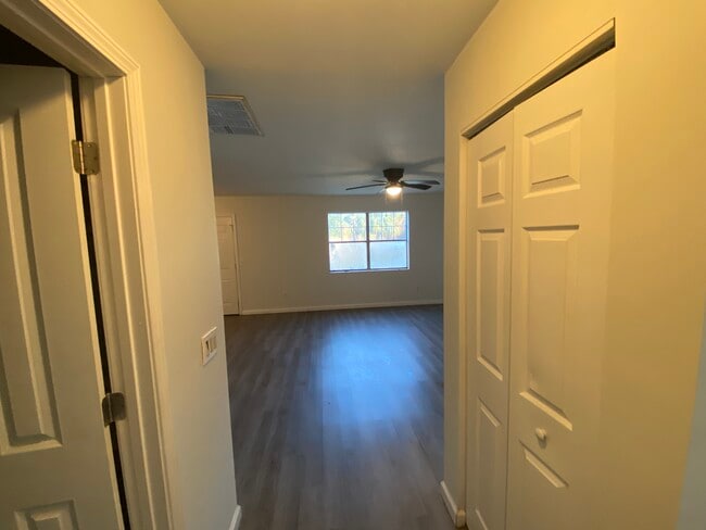 Building Photo - 1004 Kurze Ave