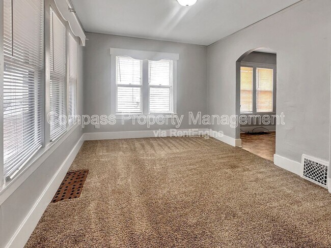 Foto del edificio - 705 Knapp St NE