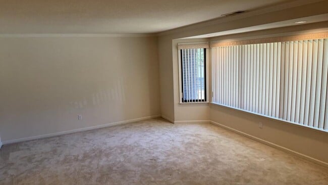 Building Photo - 507 Bluebird Pl
