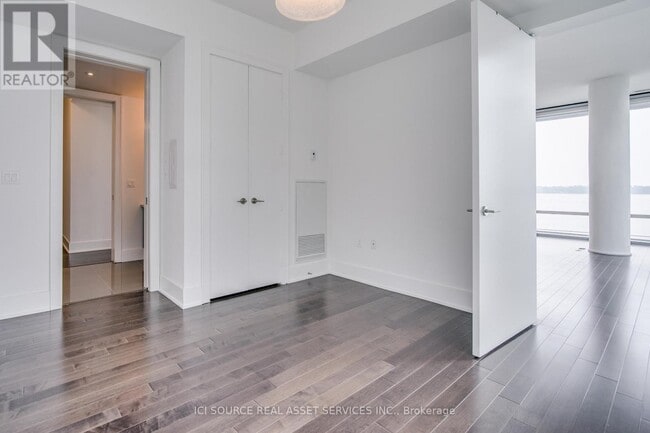 Building Photo - 39 Queens Quay E