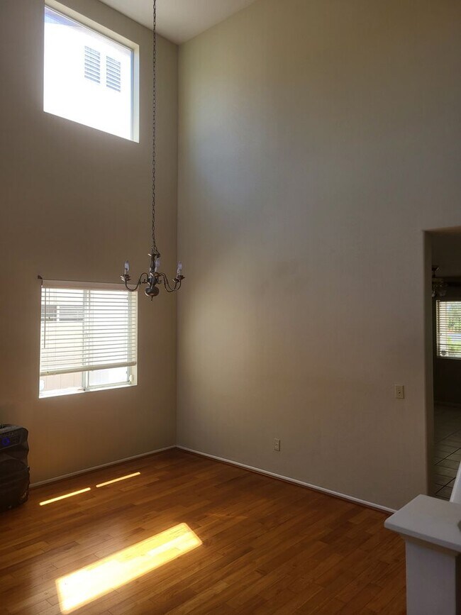 Building Photo - 44745 Longfellow Ave