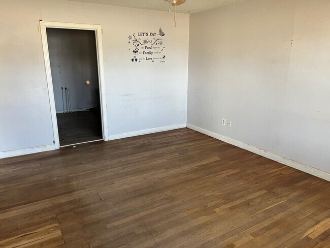 Building Photo - 2011 35th St