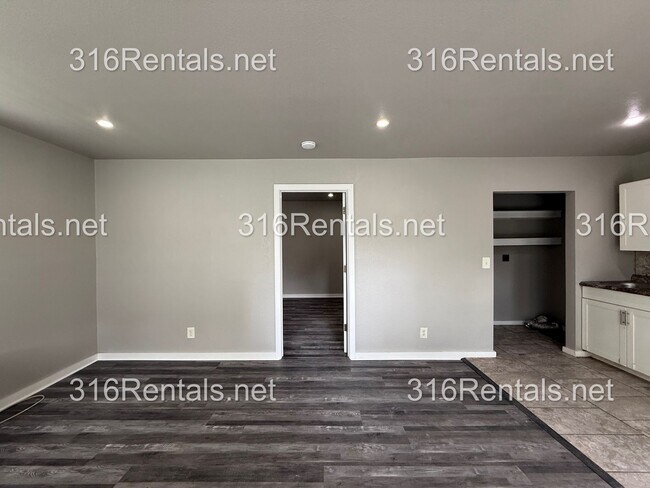 Foto del edificio - $595 - Available NOW! Beautiful 1 bedroom/ 1 bathroom Duplex