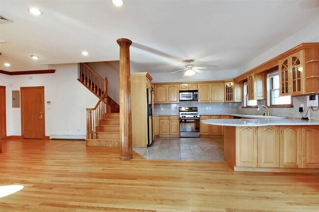 Foto del edificio - 600 Grand St