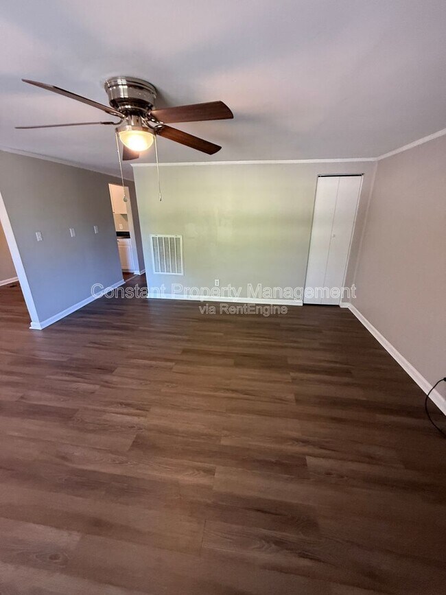 Foto del edificio - 2485 Bristol Dr