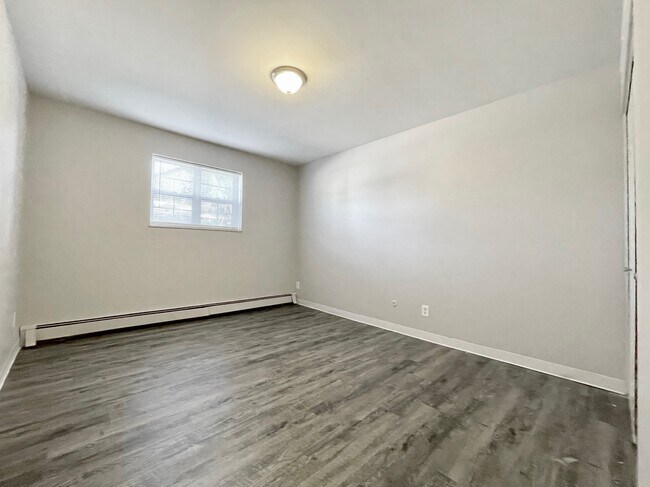 Building Photo - 3530 Byron Center Ave SW