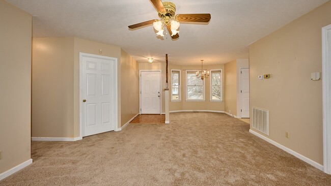 Foto del edificio - For Rent: 3BR, 2BA home with garage for rent.
