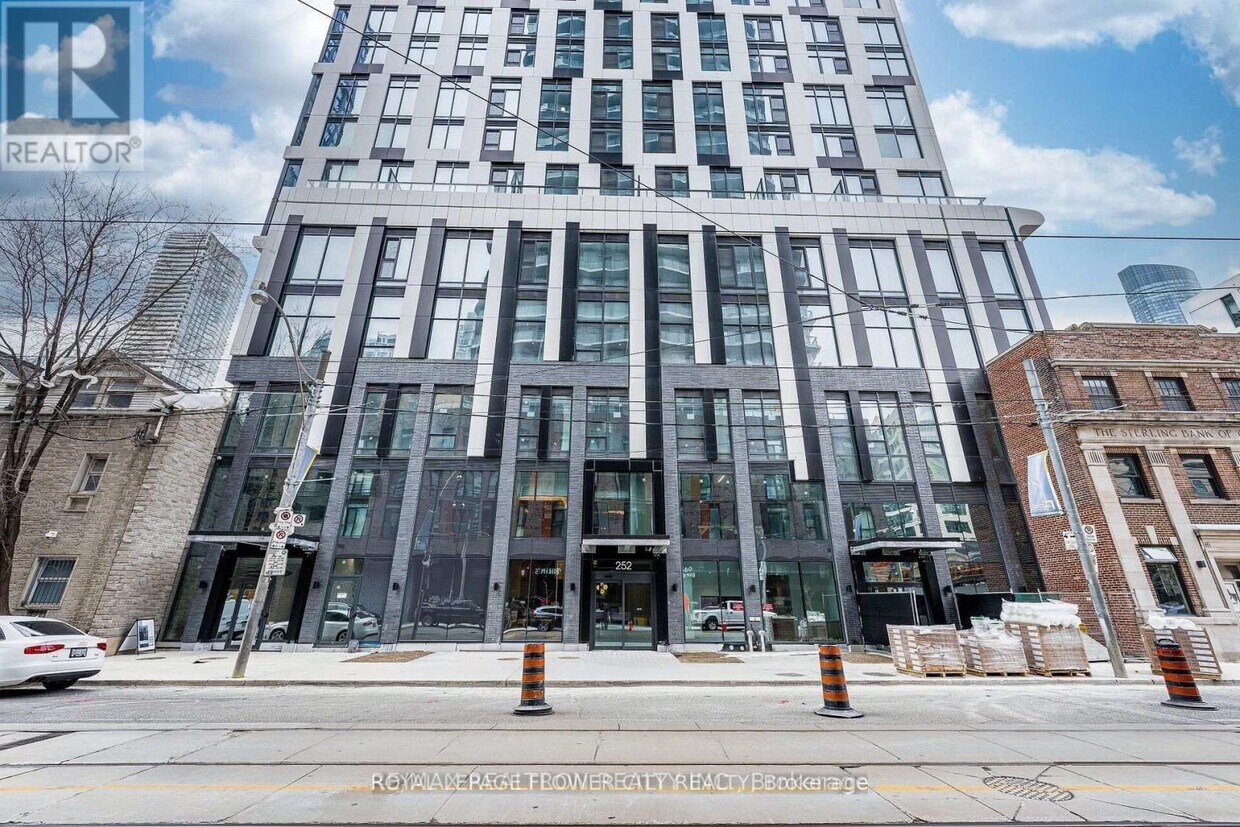 Photo principale - 252-2252 Church St