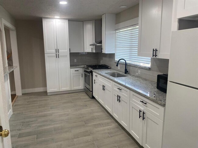 Foto del edificio - 13006 Lawrence Ln