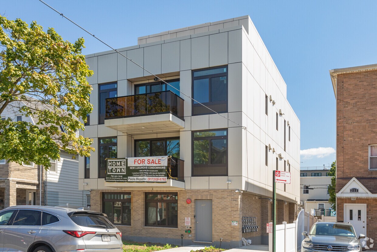 Foto principal - 207 Bay 35Th St