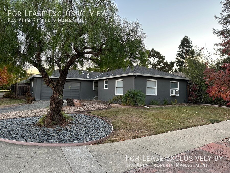 Primary Photo - 3BR/1.5BA Home located on beautiful street...