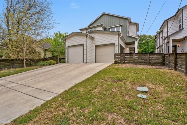 Building Photo - 1301 Cometa St