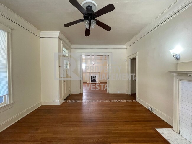 Foto del edificio - HALF OFF FIRST MONTH RENT - Historic Gem i...