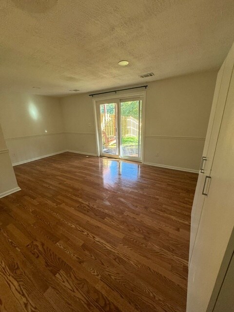 Foto del edificio - 1143 Knoll Mist Ln