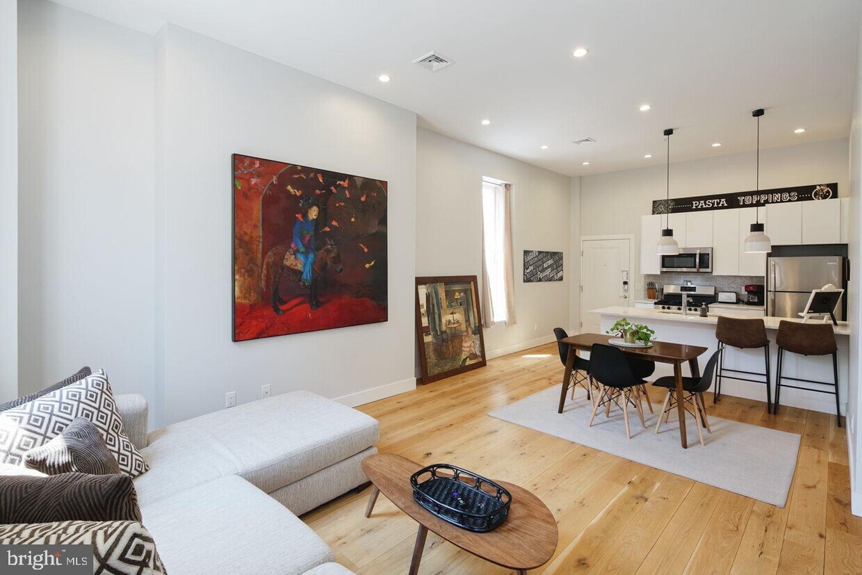 Foto principal - 220-24 S 3rd Street Unit 102