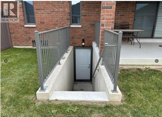 Building Photo - 1295 Tom Toth St