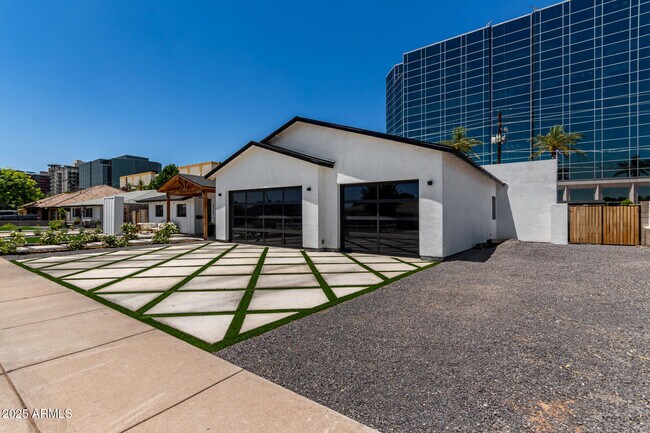 Foto del edificio - 2544 E Pierson St