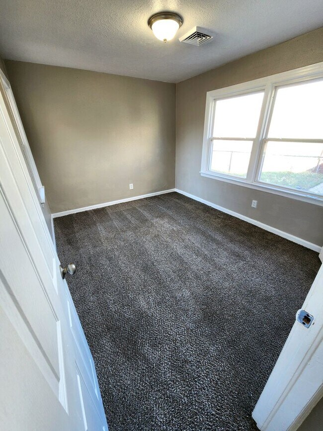Foto del edificio - 4 Bedroom House Available now NW OKC