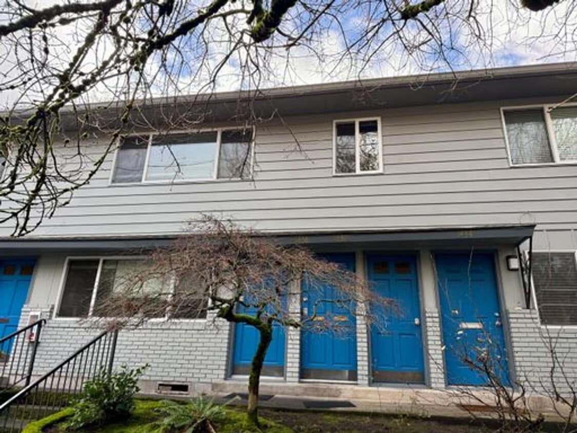 Primary Photo - 2 bed 1.0 bath flat in Irvington