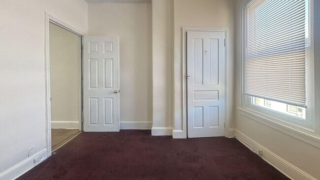 Foto del edificio - Charming 2-Bedroom Row Home in Philadelphia