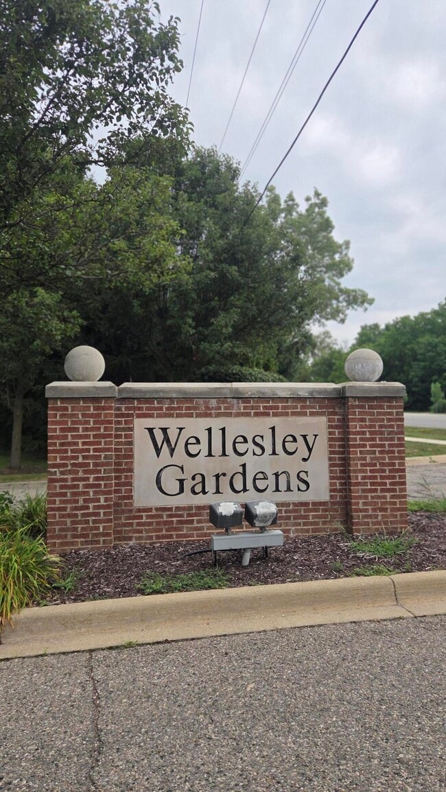Building Photo - 5722 Wellesley Ln
