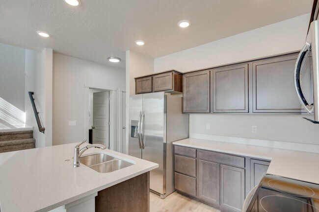 Building Photo - Near Everywhere You Want To Be!  Ambleside Townhomes!