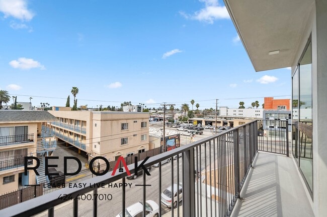 Building Photo - ~1 Month FREE~ Sun-Drenched, Spacious One ...