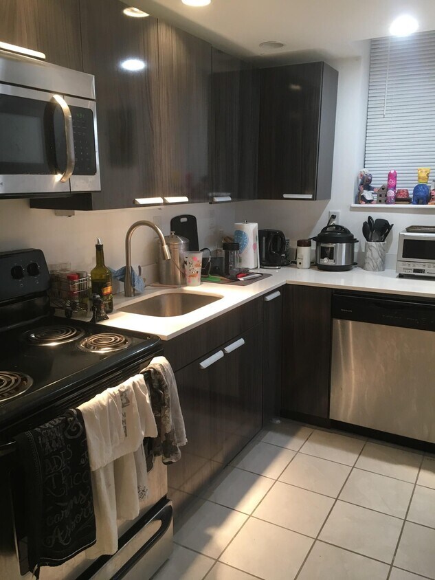 Primary Photo - 105 Queensberry St