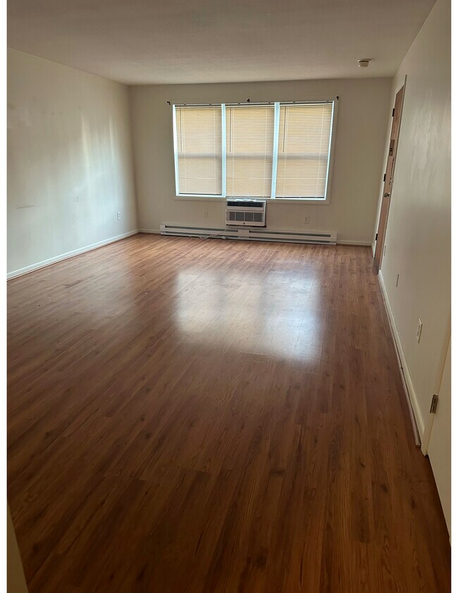 Building Photo - 1539 Allen St