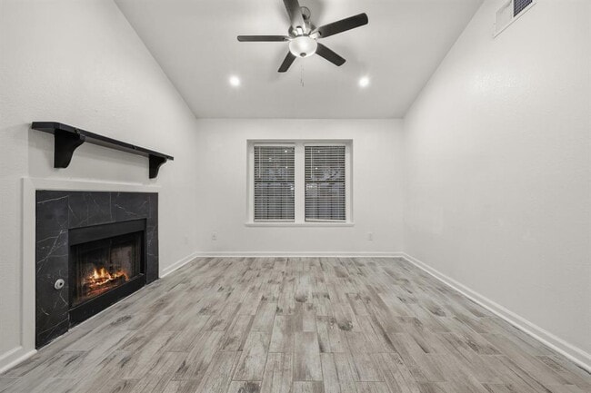Building Photo - 1411 Gracy Farms Ln