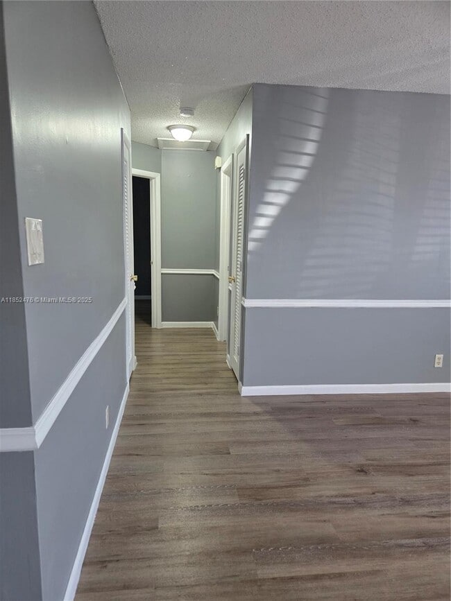 Foto del edificio - 1040 NW 73rd Terrace