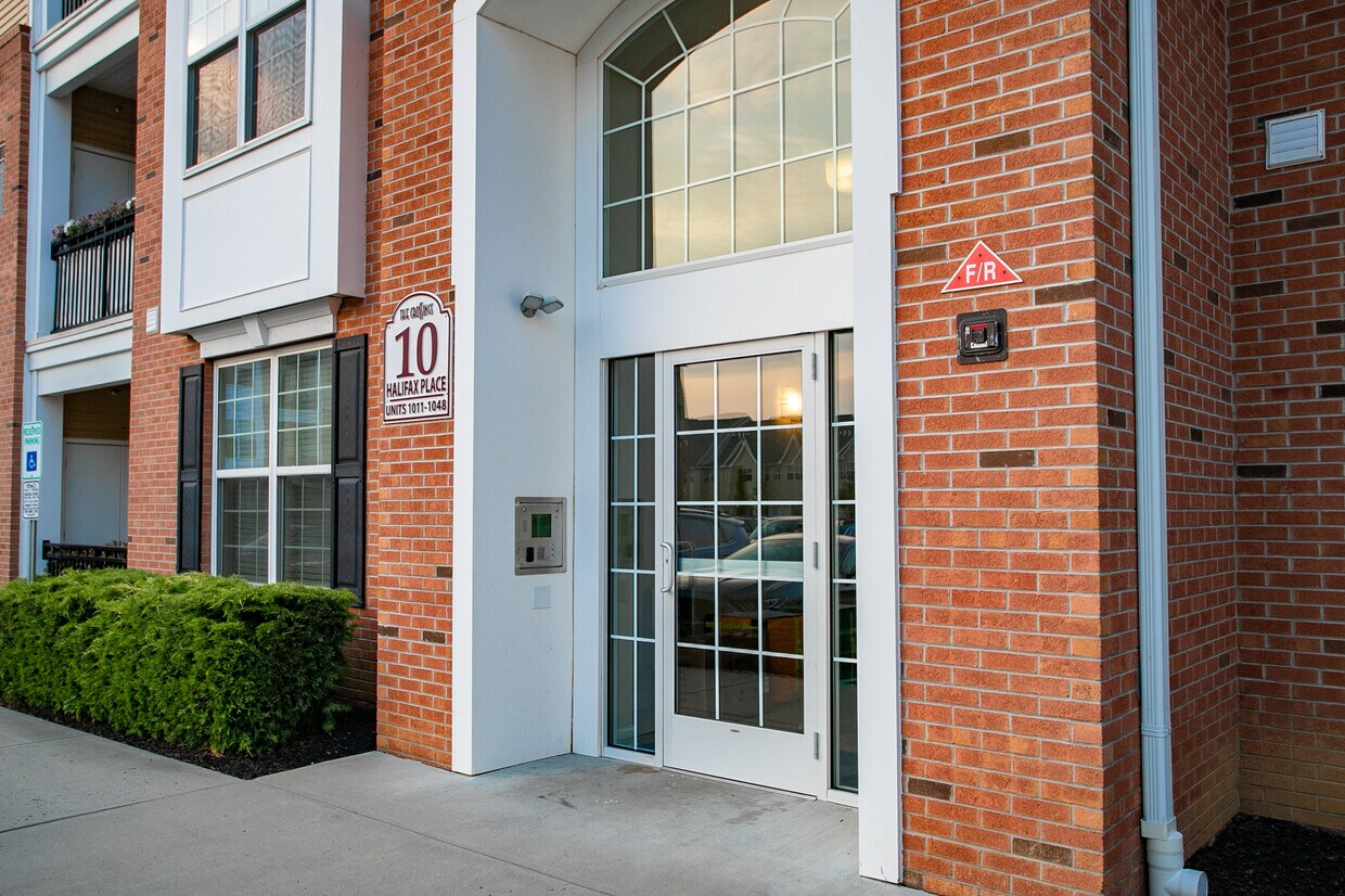 Foto principal - 1035 Halifax Pl