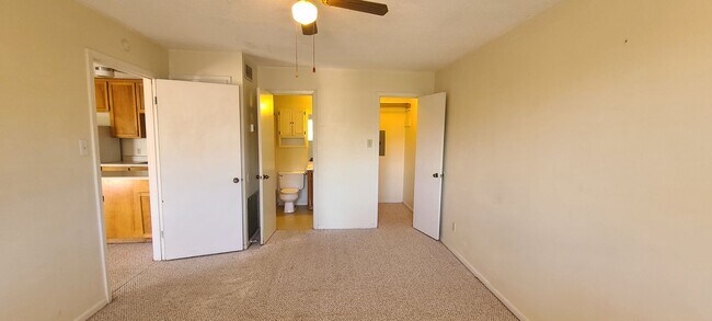 Foto del edificio - One Bedroom One Bath Apartment