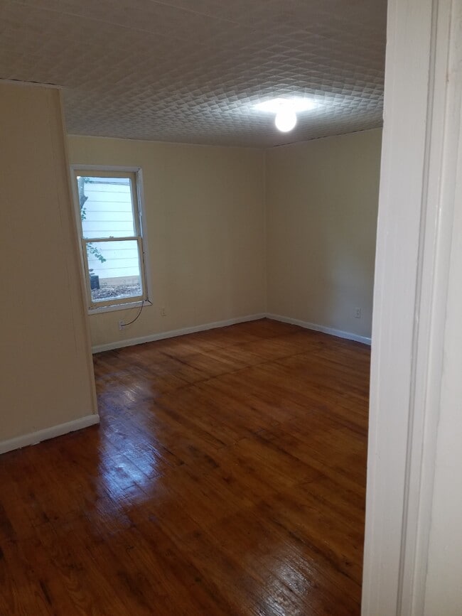 Building Photo - 322 Shaw St