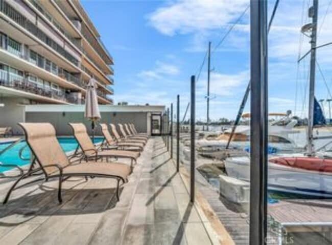 Building Photo - Spacious 2 Bedroom 2 Baths Condo with Water Views, Pool, and Parking!