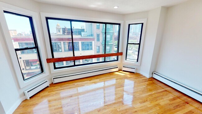 Building Photo - 215 Hanover St