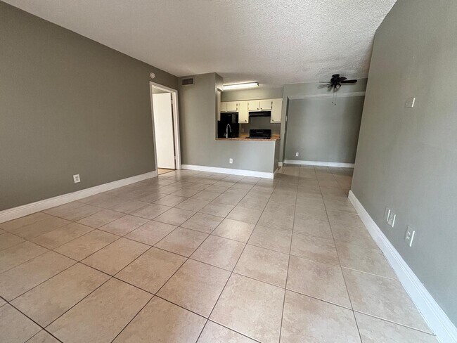 Foto del edificio - 704 NW 103rd Terrace