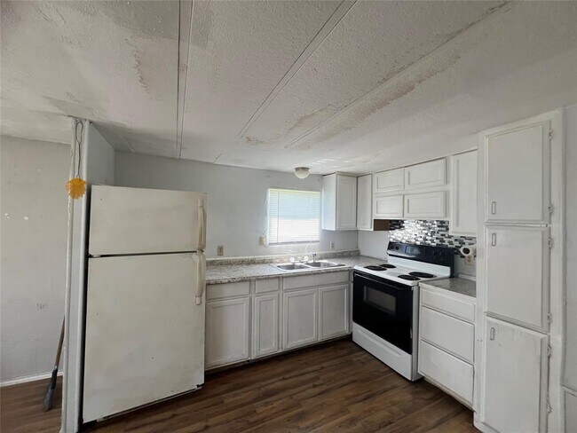 Building Photo - 3951 County Rd 227
