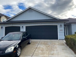 Building Photo - 2731 W Divide Creek St