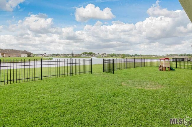 Building Photo - Home For Lease