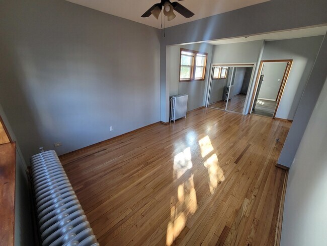 Foto del edificio - 4310 N Milwaukee Ave