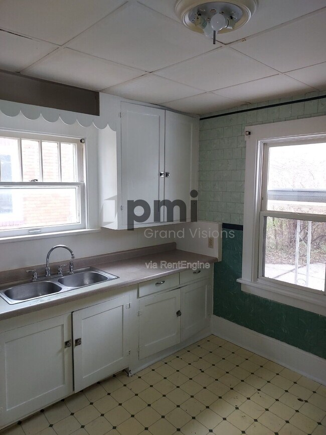 Foto del edificio - 2143 E Wood St