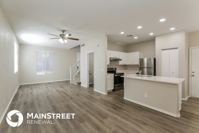 Building Photo - 1510 E Sonrisas St