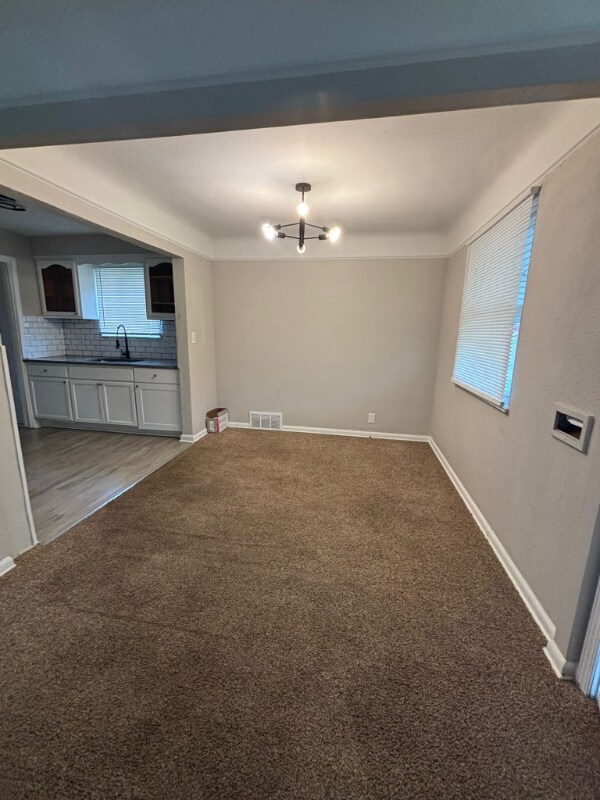 Foto del edificio - 4672 Hillside Ave