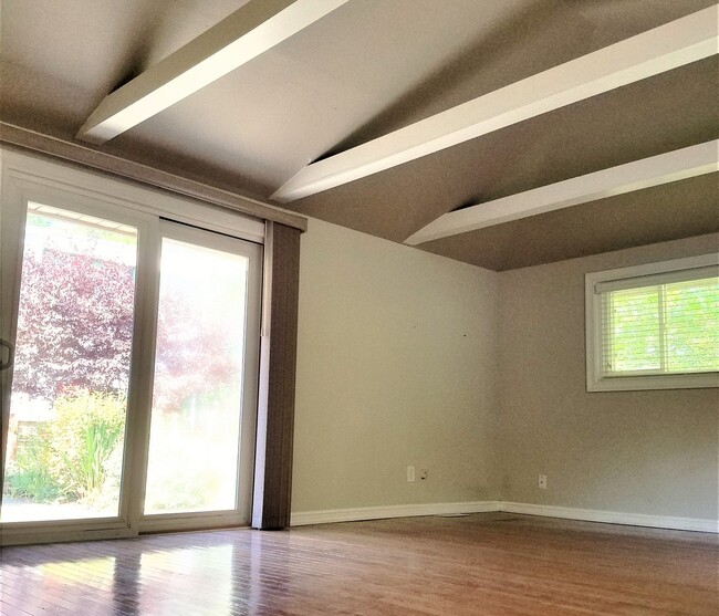 Foto del edificio - Gorgeous well maintained 4 bed house avail...