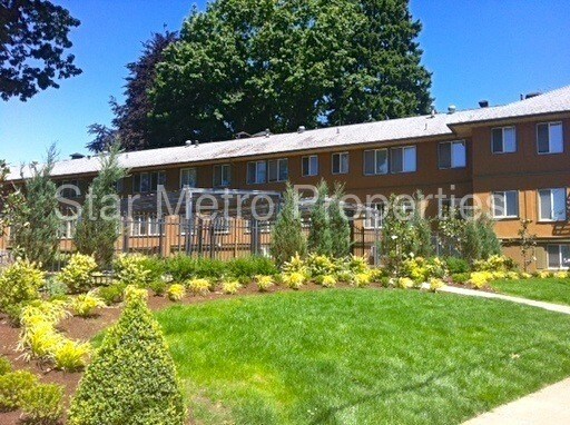 Primary Photo - 2504 NE Hoyt St