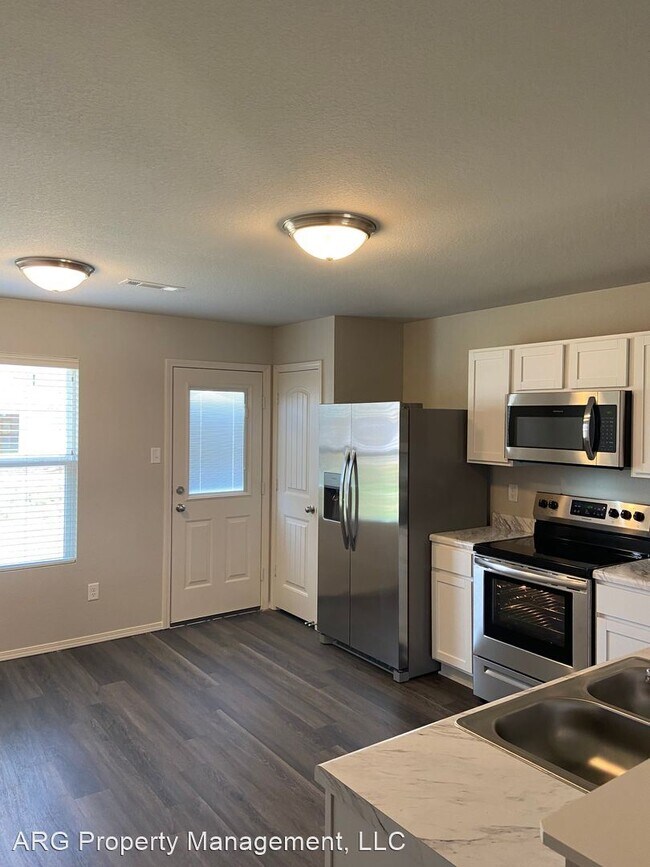 Foto del edificio - 3 br, 2 bath House - 1700 Raden Street