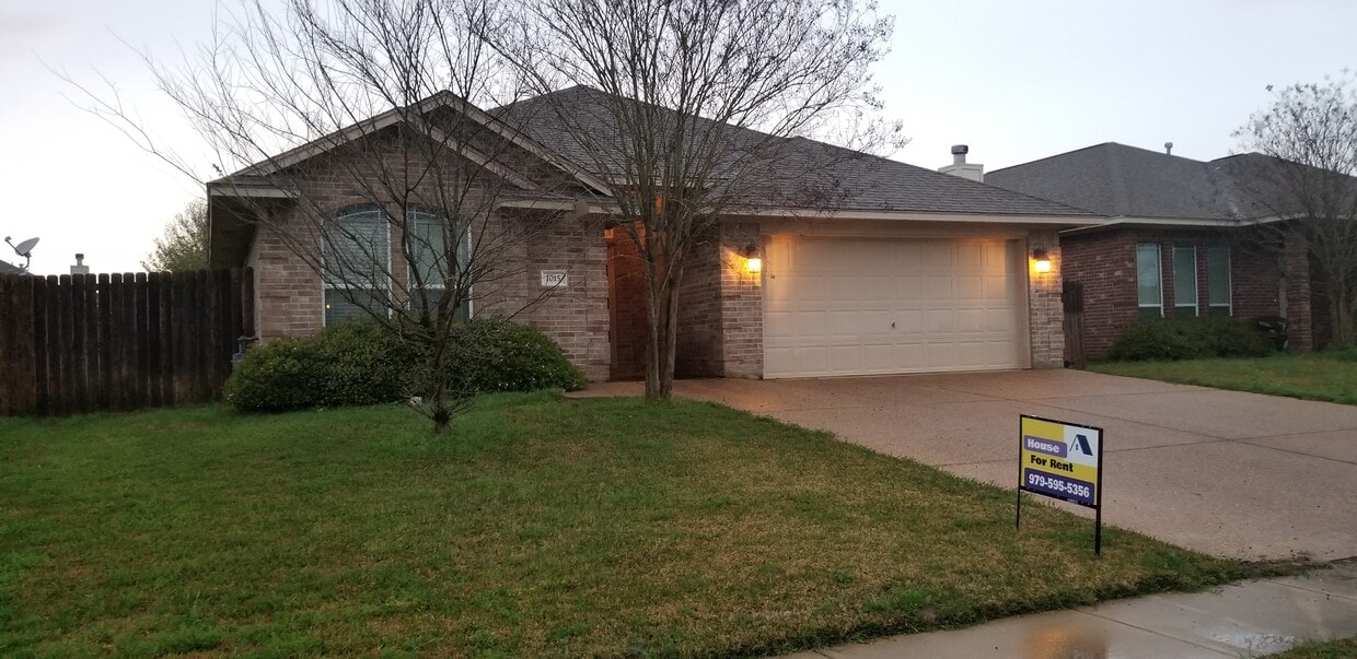 Photo - 1015 Emerald Dove Ave (College Station, TX)